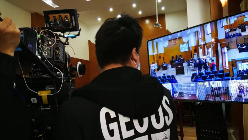AI生成VS人工创意——东营区广告片拍摄公司的技术浪漫主义实践